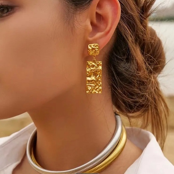 Fashion Nova Gold Hammered Square Drop Earrings - Picture 5 of 15